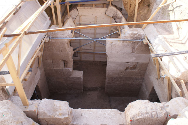 Μακεδονικός Τάφος βρέθηκε μέσα στο σύγχρονο οικισμό της Πέλλας