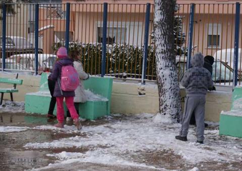 κλειστά παραμένουν τα σχολεία στο δήμο Αλμωπίας